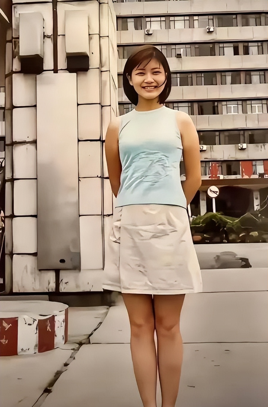 钱再多有什么用？年仅50岁就皮松肉垮的胡可，给所有女星提了个醒