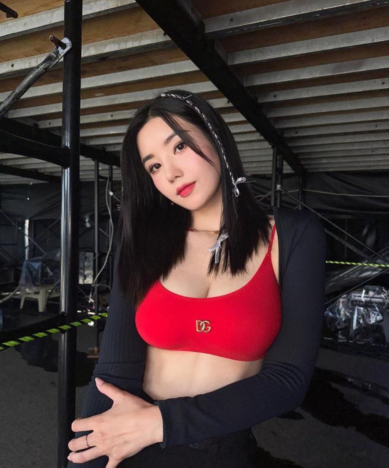 韩国女星自掏腰包，为哥哥办婚礼，只因当年哥哥偷偷为自己付学费