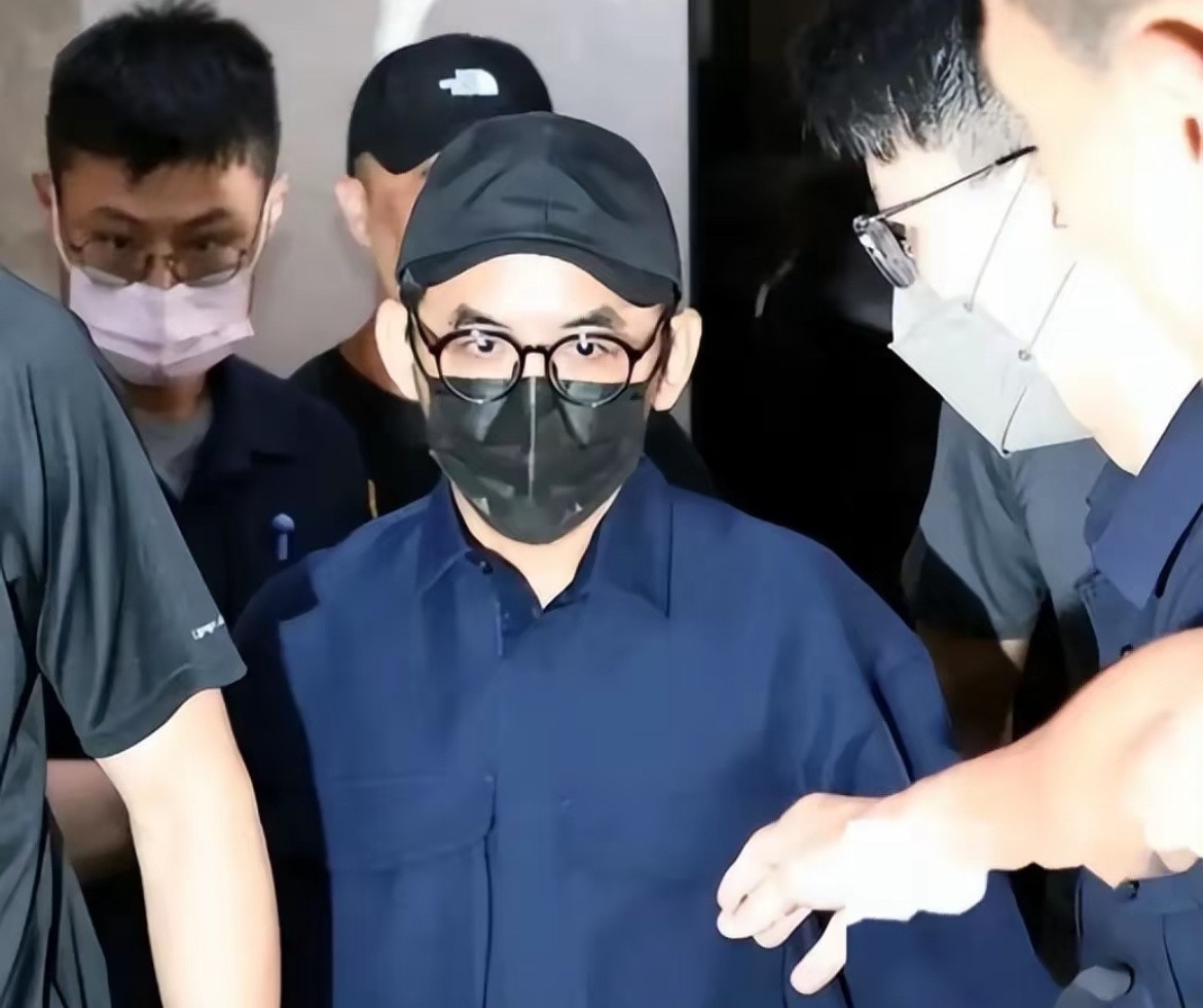 2天4个瓜！歌后进ICU，劣迹艺人撞老太太逃逸，47岁歌手因酒去世