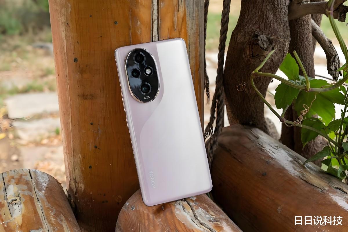 从3999元跌至2141元,三主摄+66W无线充+绿洲护眼,荣耀售价更亲民了