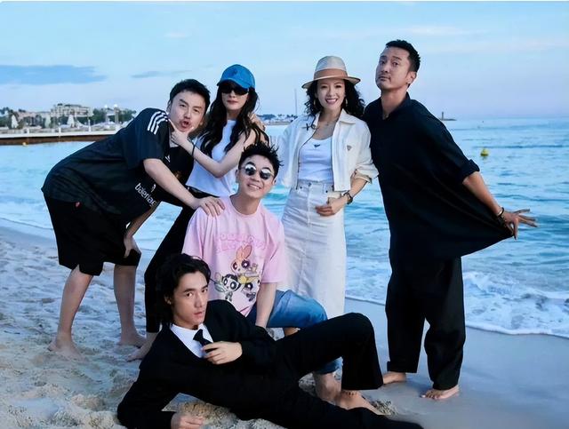 钱赚够了不装了？“不给章子怡面子”的赵丽颖，要打破圈内规矩了