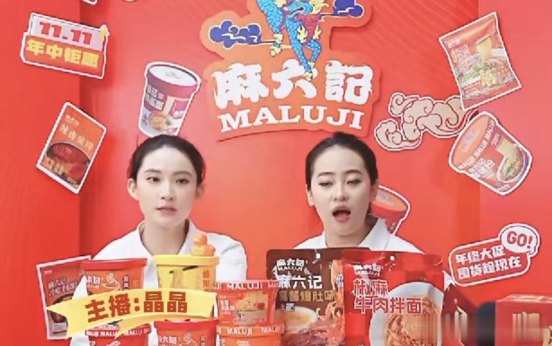 马筱梅带一双儿女游成都，玥儿清纯模样像亲妈，箖箖表现很乖巧