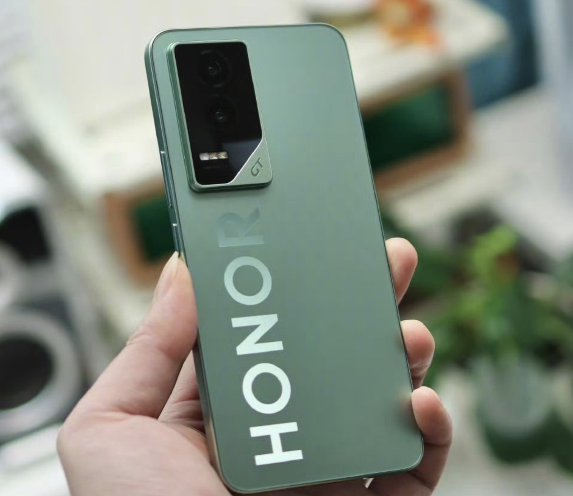 荣耀降低利润空间!骁龙8Gen3+绿洲护眼屏+100W快充,低至1492元