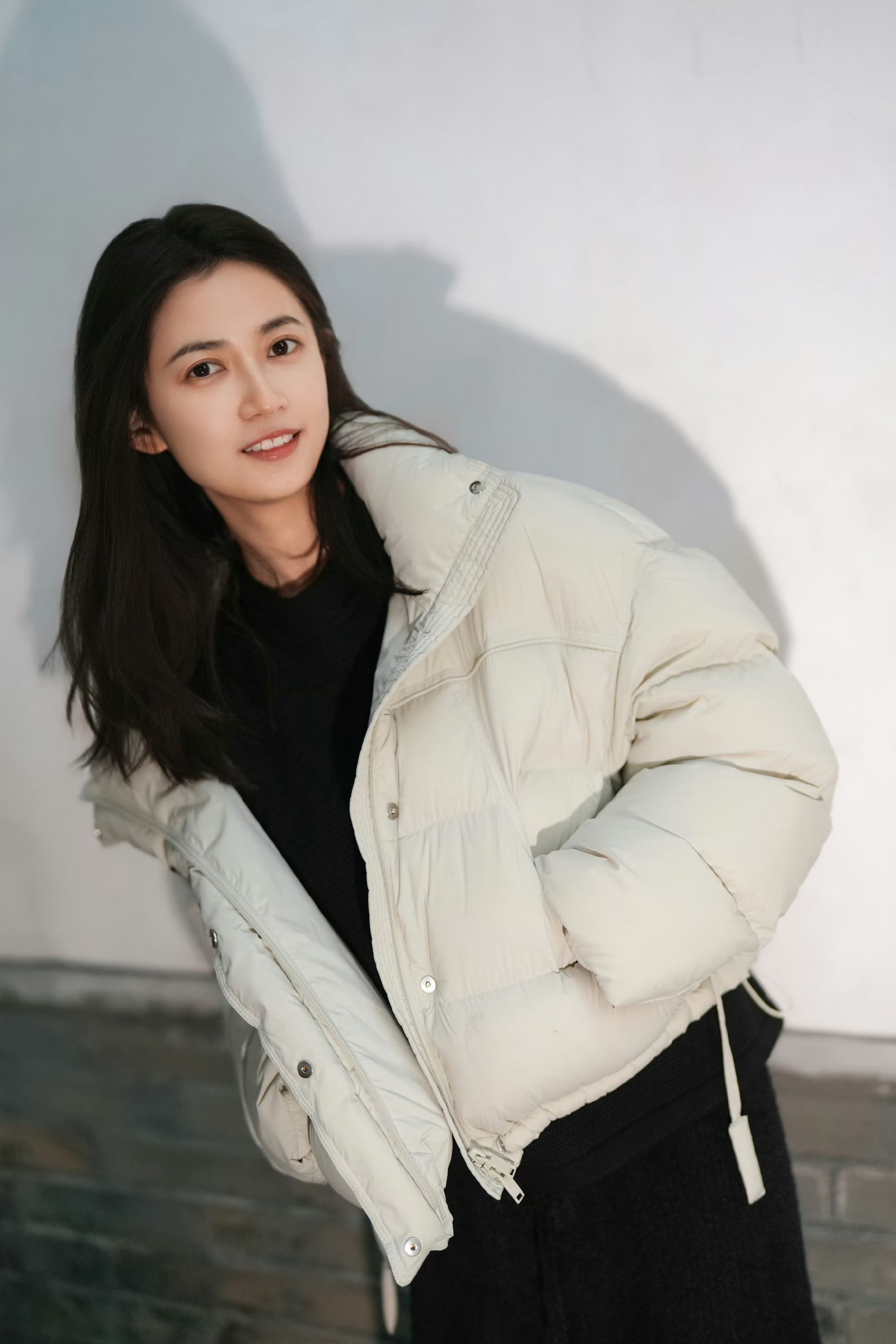 陈钰琪反差感绝了!红毯造型明艳优雅,私下冬日日常软萌元气