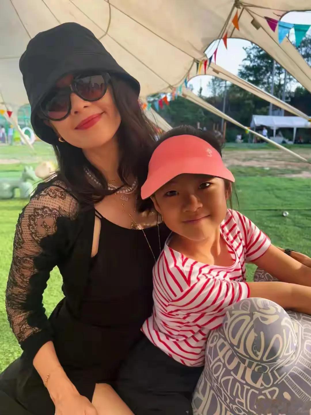 女儿一句话让章子怡当场泪崩:离婚两年,谁在真心养孩子一目了然