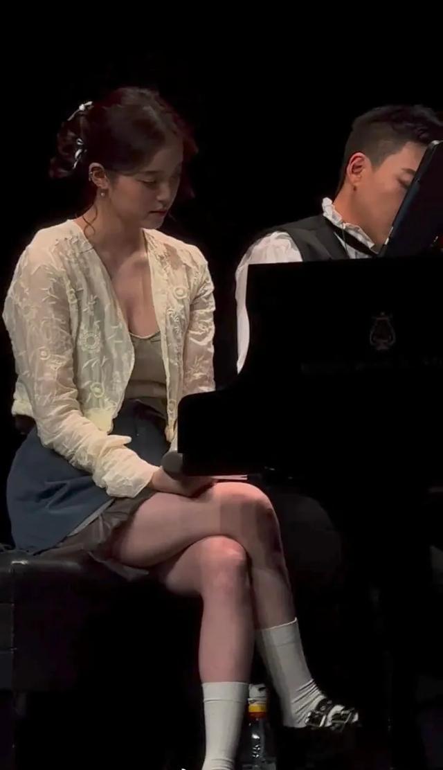 欧阳娜娜好甜，24岁身材一流，嫩到掐出水，富二代：高攀不起