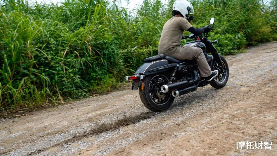 好骑不震+强劲低扭—19999元闪400动态测评