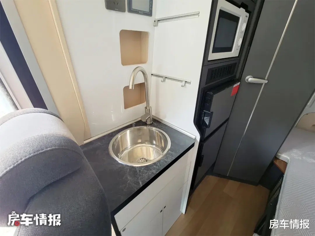 新到一台高性价比房车!19.8万还是大品牌,6座设计有独立厕所