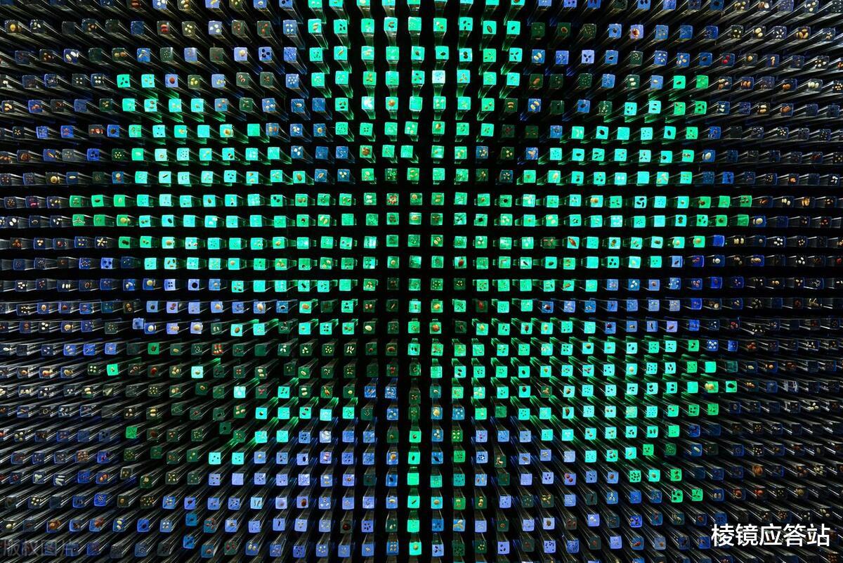 中国科学家破解红色魔咒,显示技术底层逻辑被彻底颠覆!