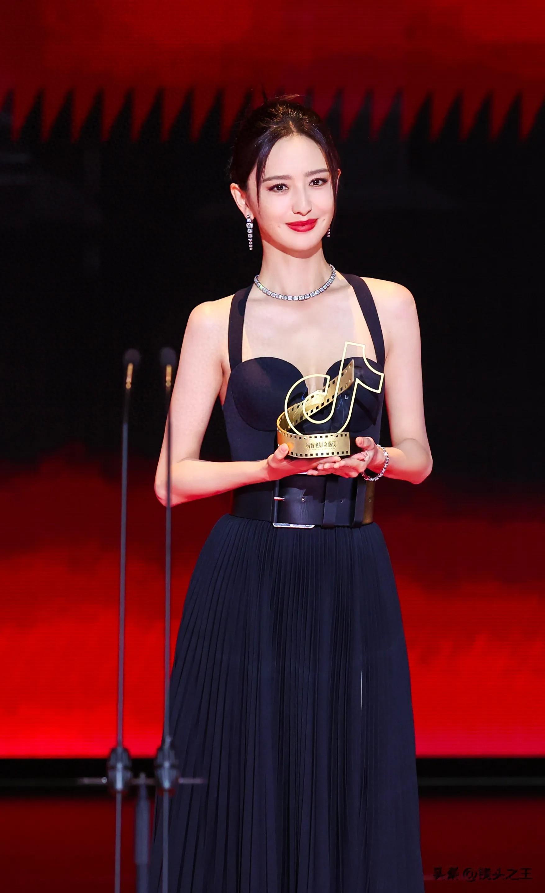 佟丽娅：越来越能get到她的美了……