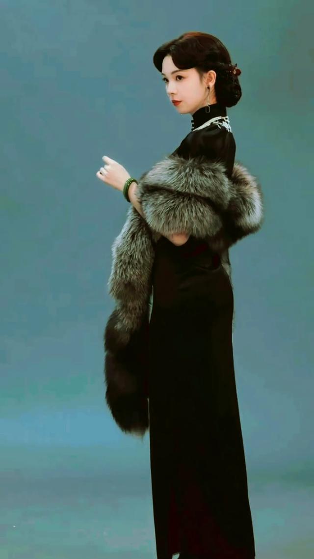 陈瑶《老九门2》三套旗袍造型惊艳亮相，是你心中的霍当家吗？