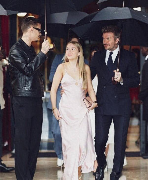 贝克汉姆女儿近照惊艳全网！网友直呼：全家颜值天花板终于易主