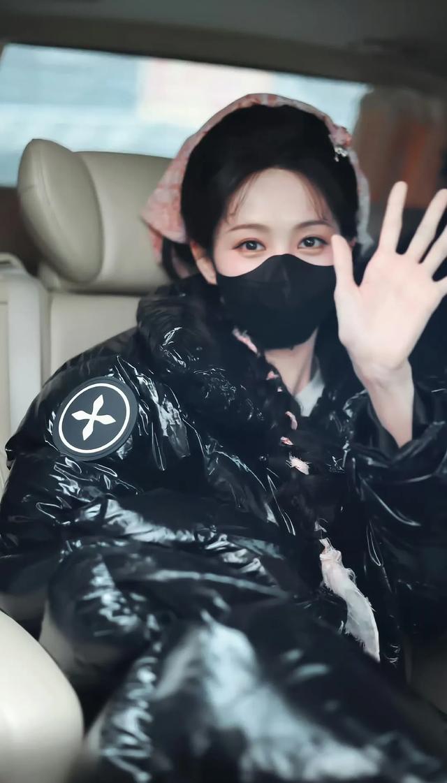 李一桐的独特魅力，为何能在娱乐圈脱颖而出？