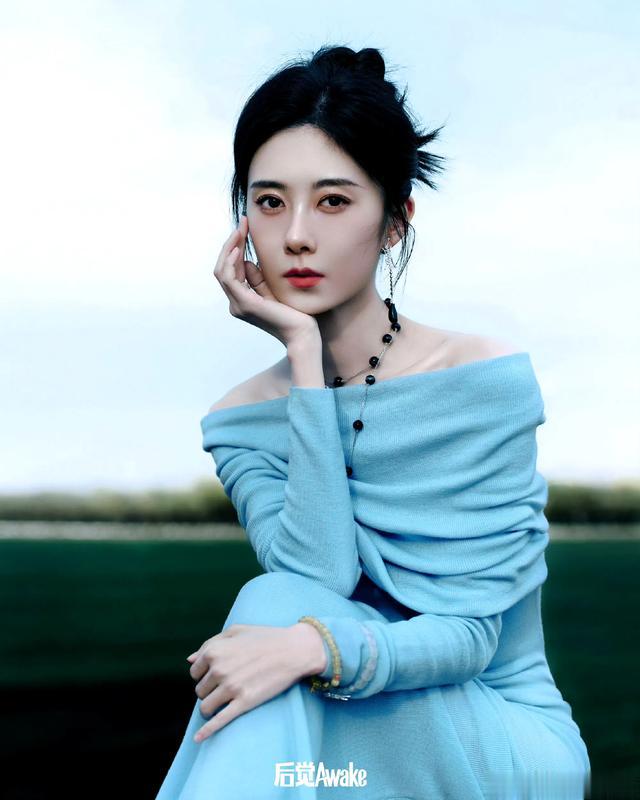 曹斐然，颜值身材曲线太惊艳