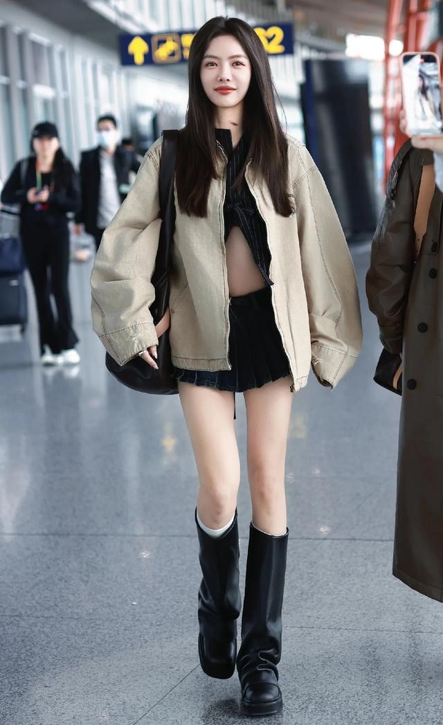 蔡文静机场照，个高腿长就是美