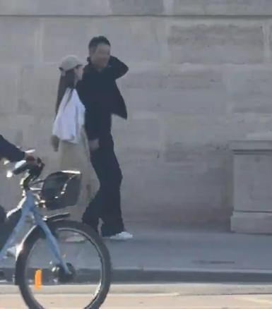 巴黎偶遇汪小菲夫妻!马筱梅孕肚快藏不住,相处细节暴露感情现状