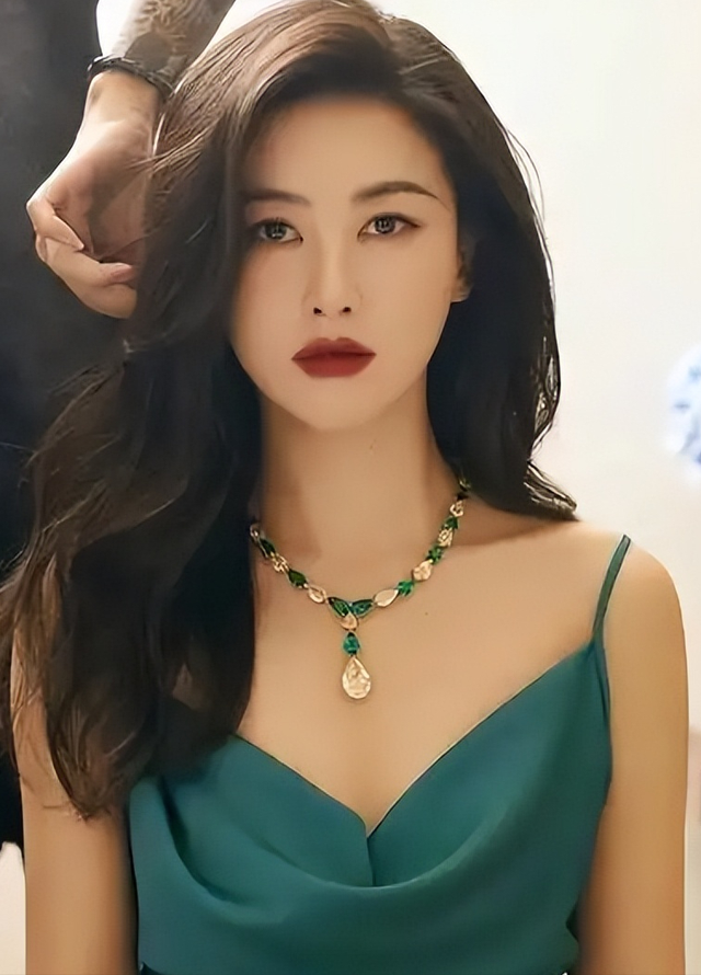 女星素颜名场面！张予曦瘆人，江疏影像大妈，朱珠丑到认不出