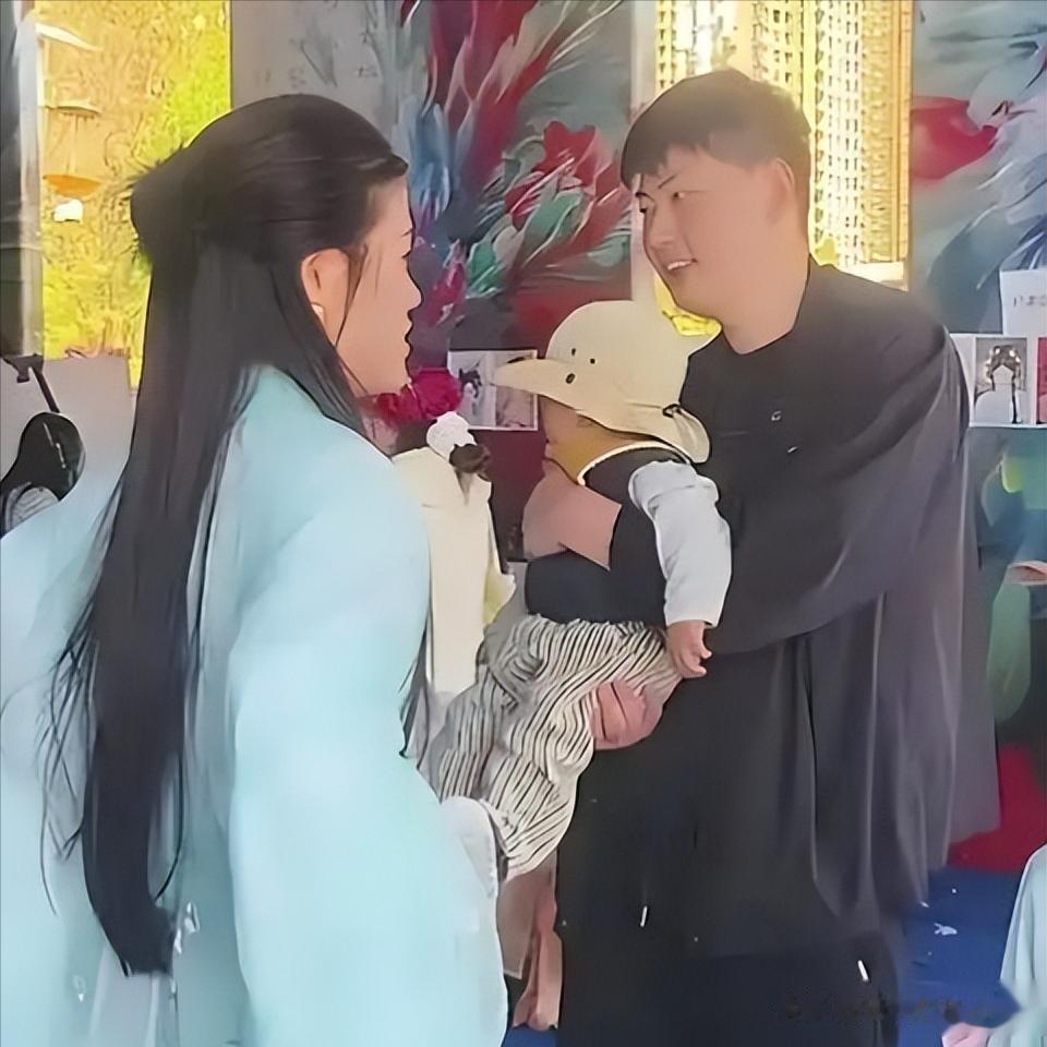 陈亚男和朱小伟离婚4年，耗尽人气后回心转意，但他们早已是过去