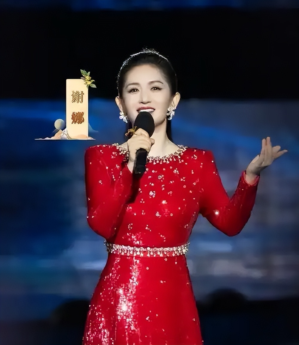 谢娜秋晚主持不到72小时,担心事频发,央视良苦用心不该被辜负