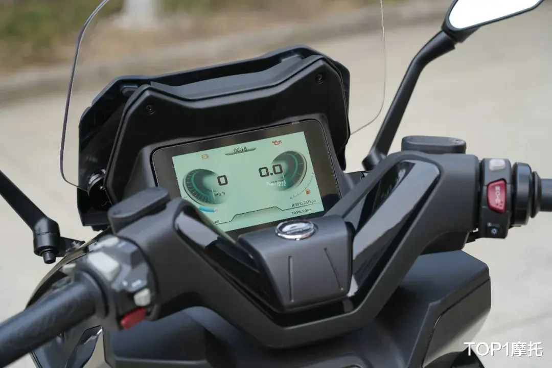 两轮头等舱,QJMOTOR鸿350GS静态全解析,不只是价格低还有硬实力