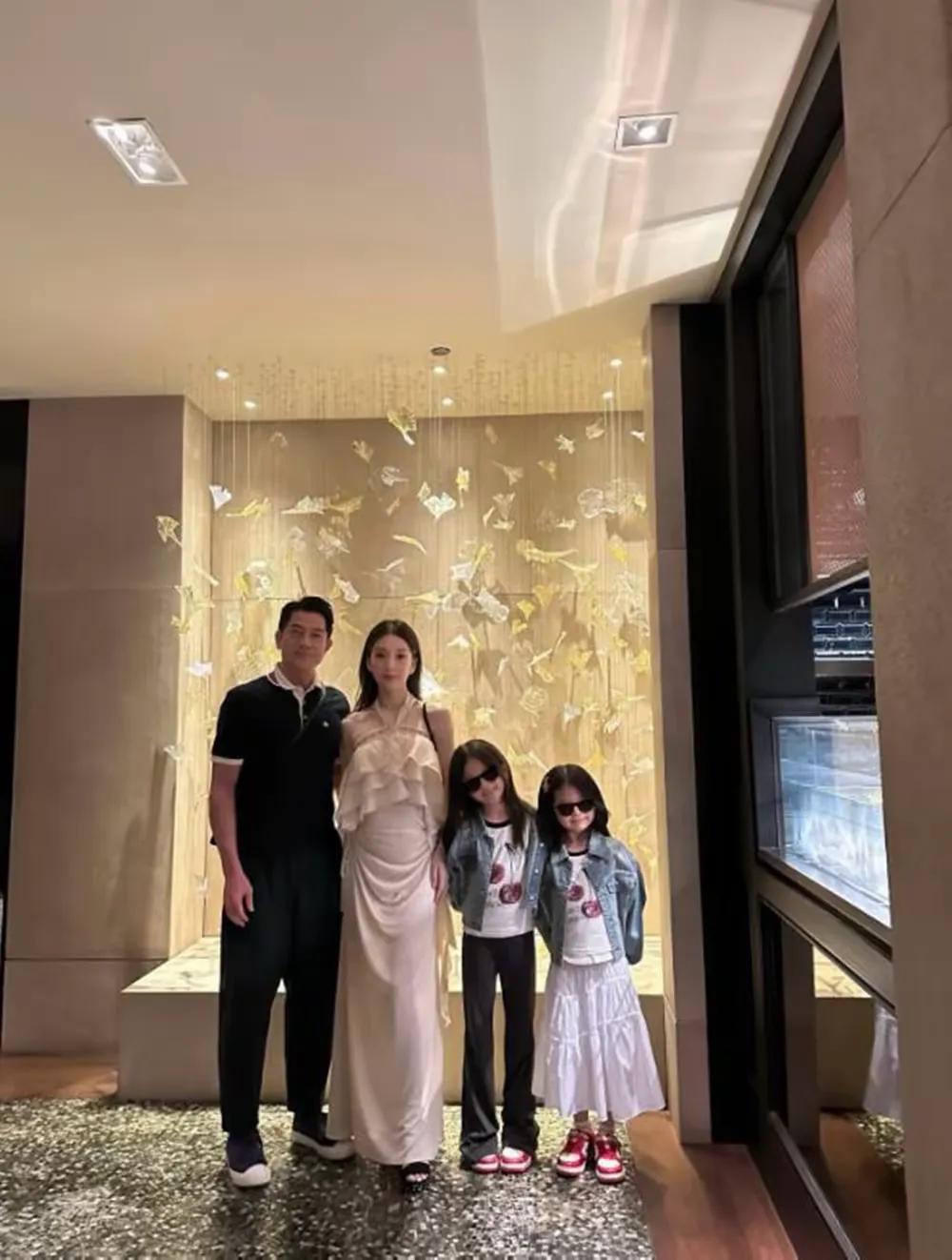 郭富城为爱妻庆生！方媛孕肚藏不住，四肢纤细人很美，俩女儿可爱