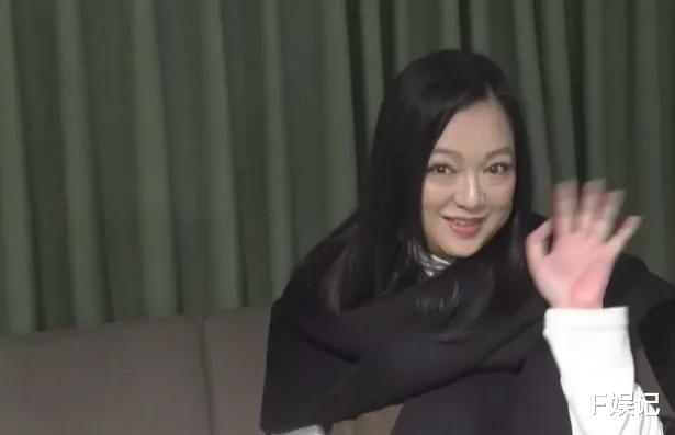 李珊珊曝有富豪送三千万豪宅和豪车求爱 18岁到3年前没停过谈恋爱