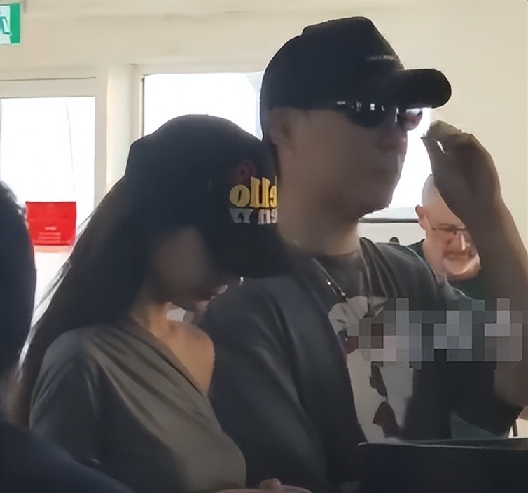 胡彦斌大方承认新恋情仅1天，令人恶心的一幕上演，汪峰也被牵连