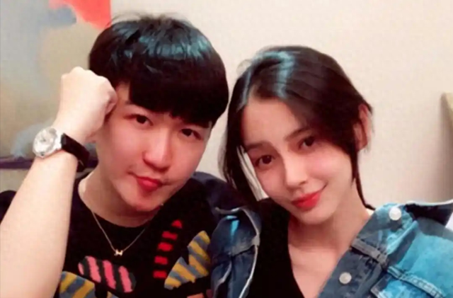 博主曝杨颖黄晓明离婚猛料，实名曝料但人品引网友怀疑