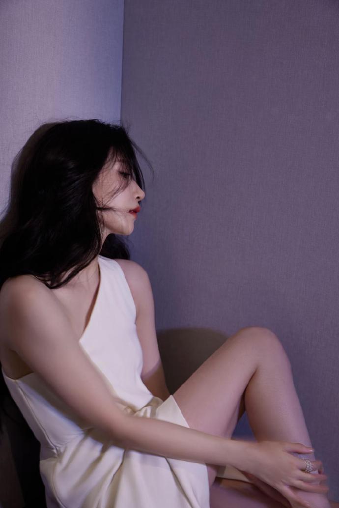 江疏影白到发光!颜值惊艳,美到挪不开眼! ???