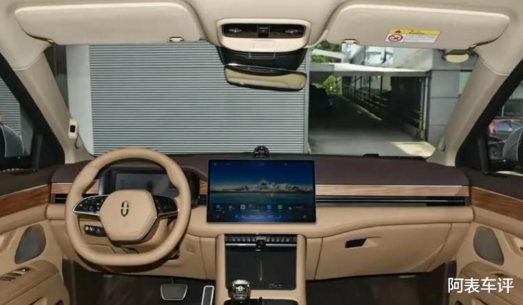 问界M7改款来袭，看它如何用“细节进化”撬动中产家庭市场？