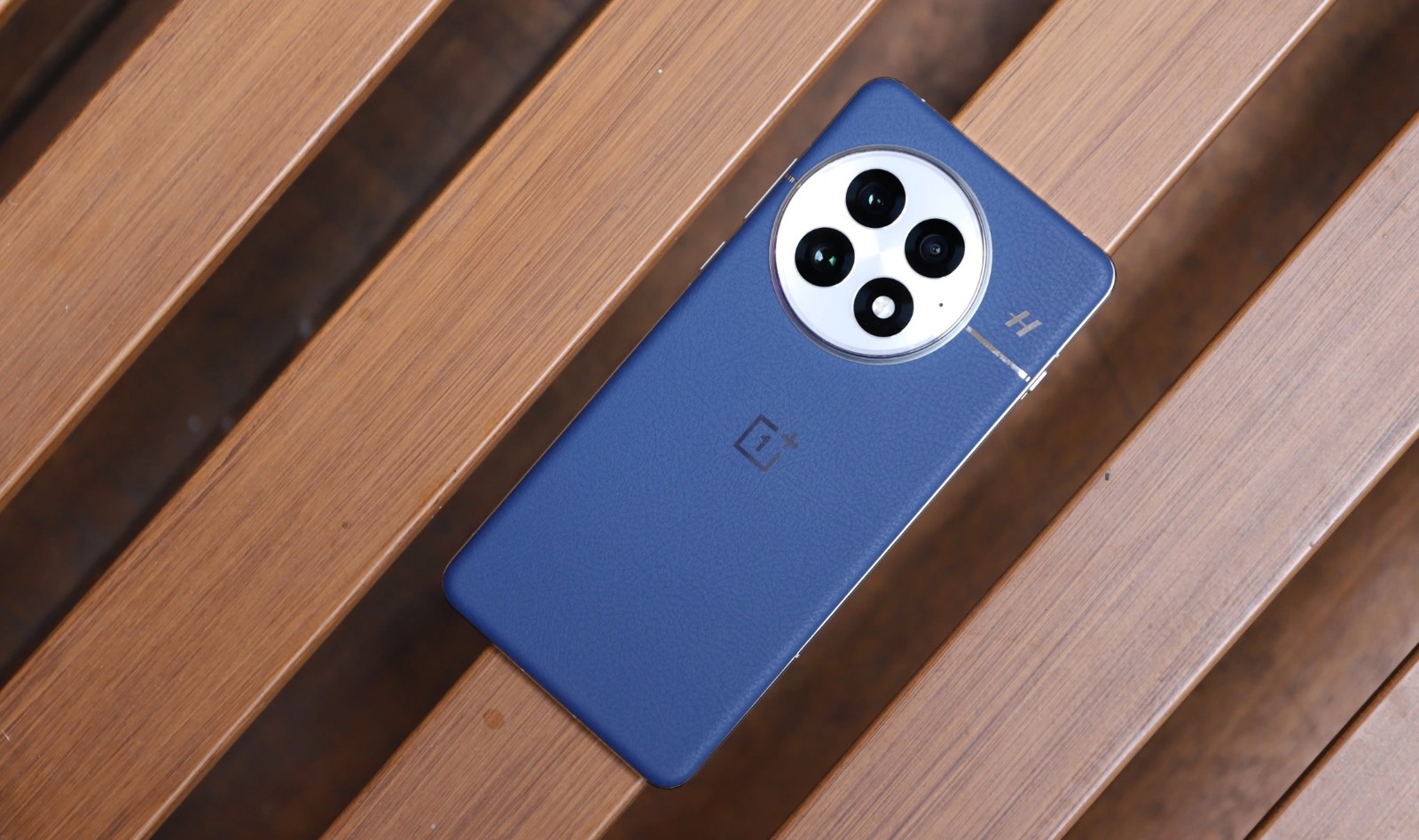 从4499元跌至2999元，从高端机跌至中端机市场，2K屏旗舰加速清仓