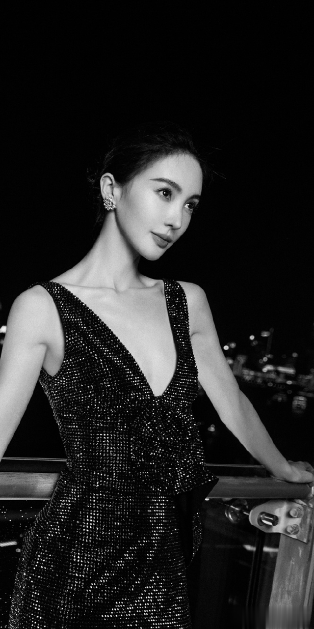 金晨优雅耀眼穿搭 ???