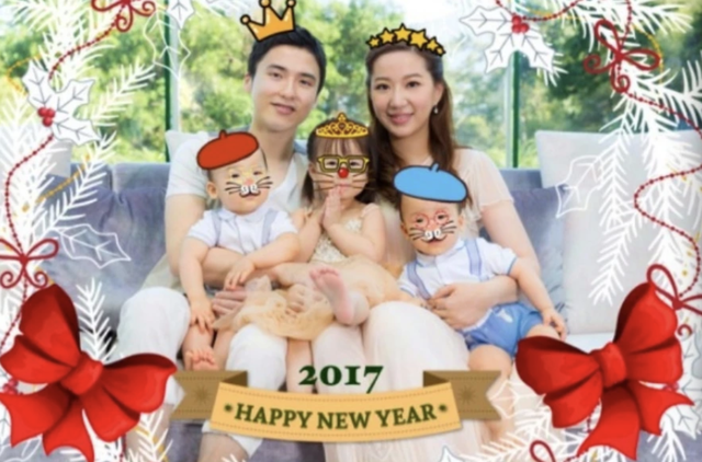 汪圆圆带双胞胎儿子回娘家，俩儿子长相乖巧像父亲，合照站太婆旁