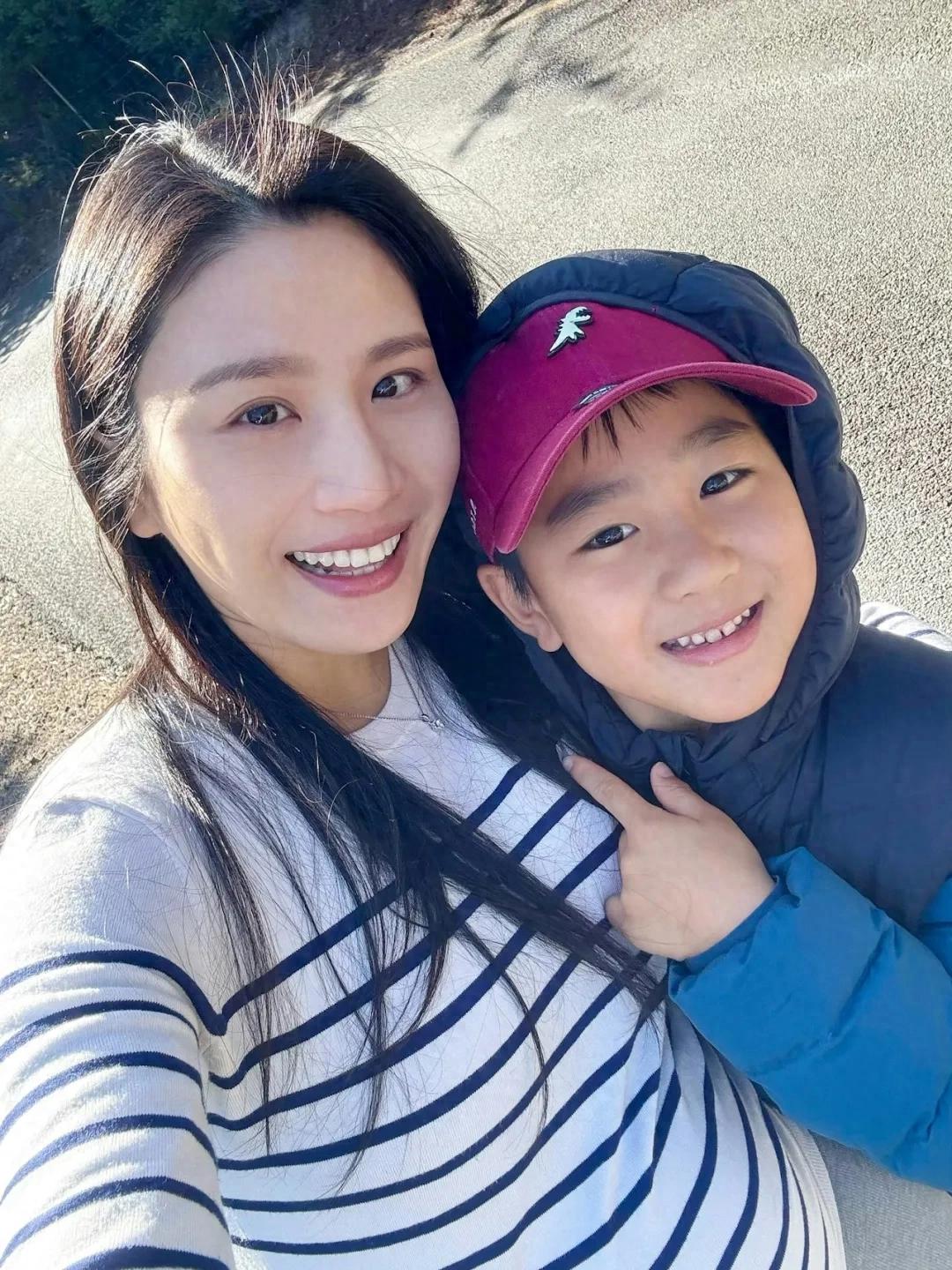 35岁女星自揭TVB时期健康崩溃,20岁节食失眠到脸色发紫嘴唇黑