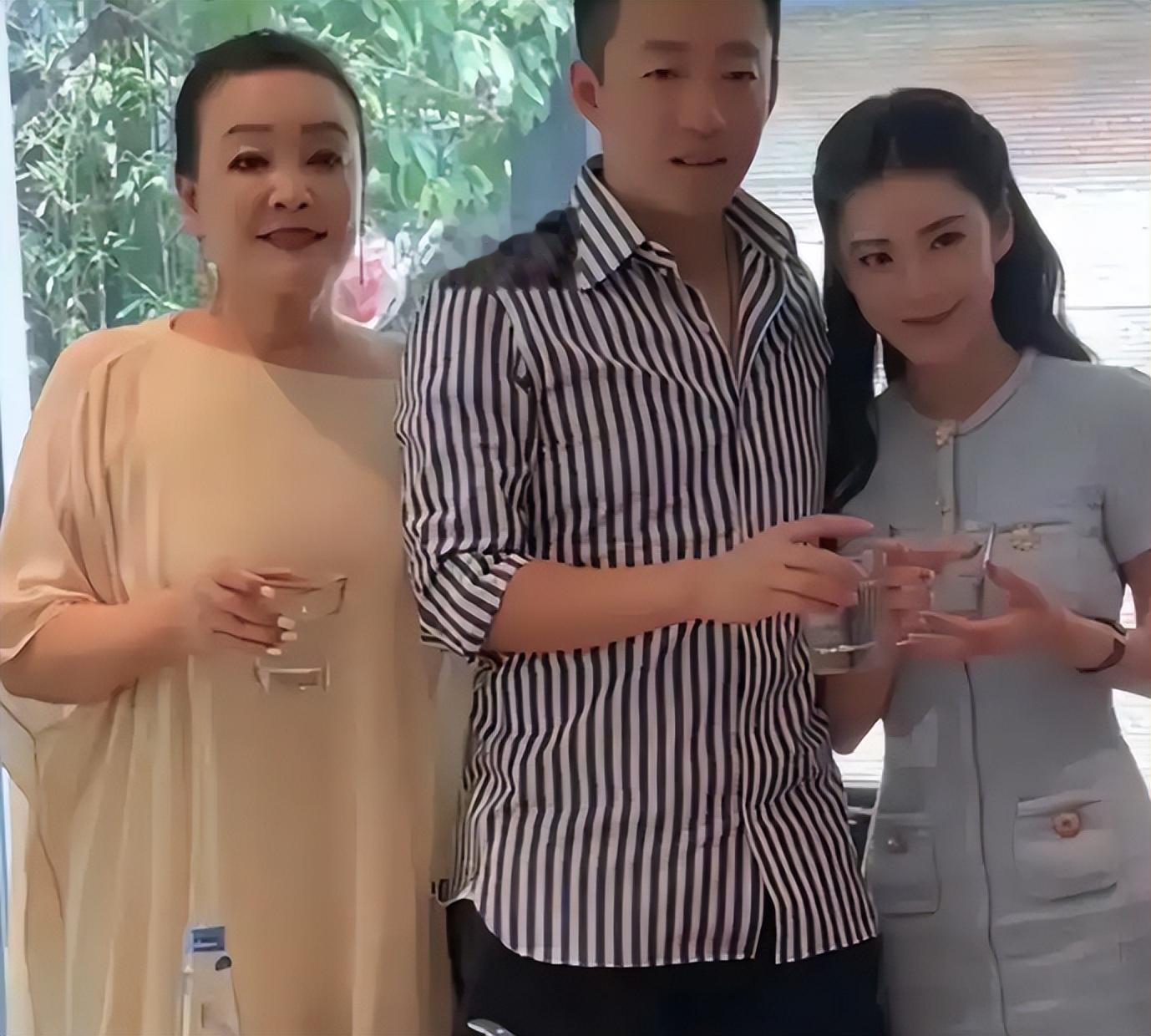 马筱梅吐槽孕肚太大变焦虑,累到直不起腰还得直播,汪小菲很心疼