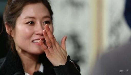 韩国女星丈夫8年没工作，完全零收入，她却大方回应：钱我来赚！