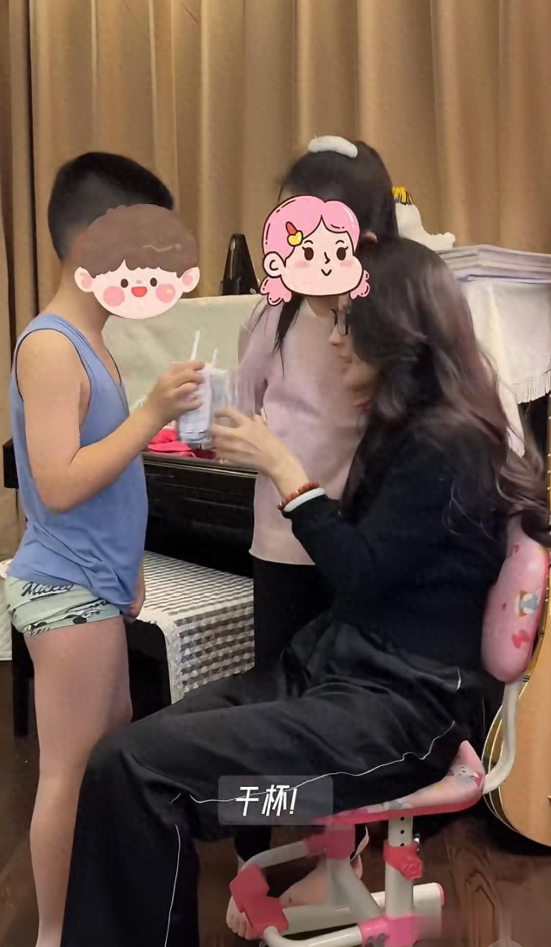 汪峰女友森林北晒带娃日常，1儿1女很孝顺，依恋妈妈晚上要一起睡