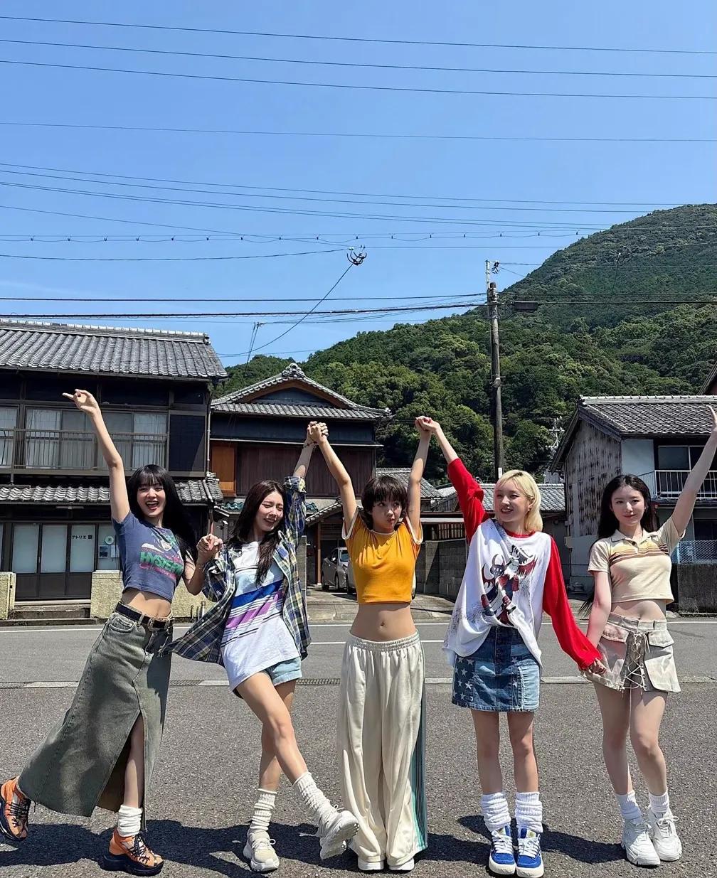 章子怡带俩孩子现身日本！10岁醒醒打扮很女团范儿，去追星宋雨琦