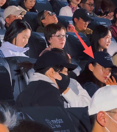 日掛中天首映礼,陈建斌和蒋勤勤宛如两代人,李纯胖的不敢认