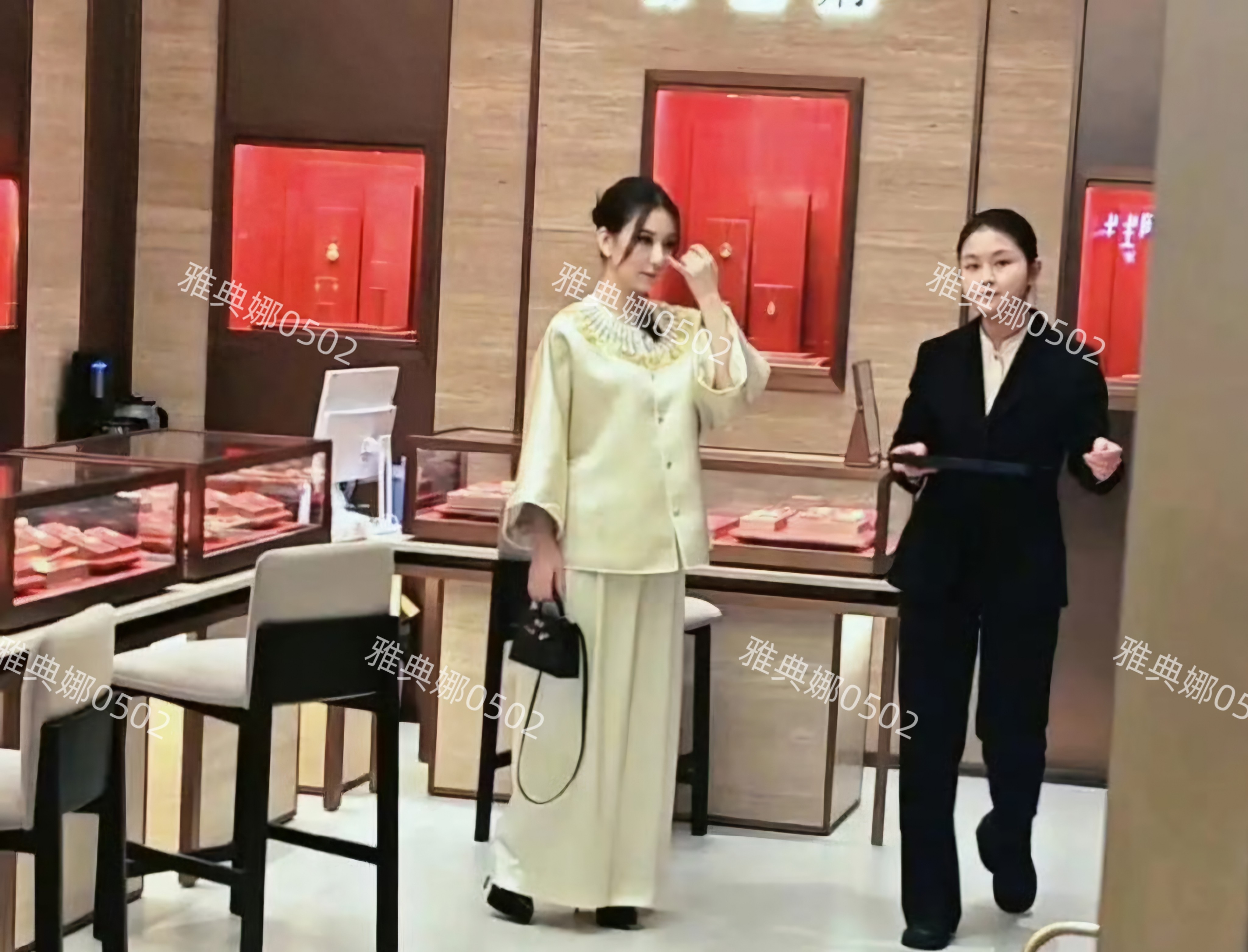 方媛虽然是天王嫂，但本人明显没有照片好看个子不高气质也不太行