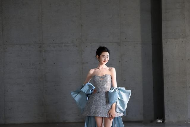 张艺凡抹胸没有美腿一级棒[舔屏] ???