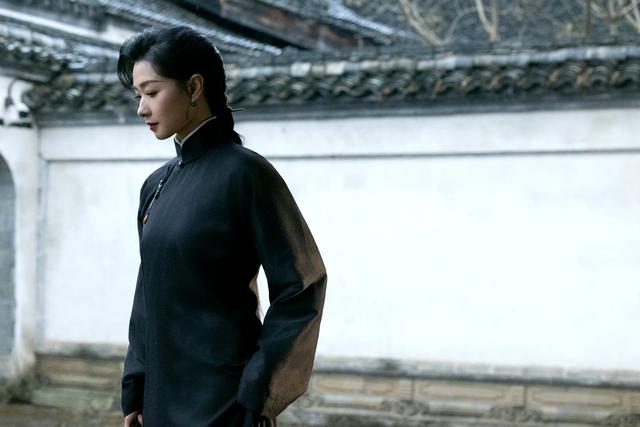 万茜女师傅妆造，一代宗师的气质