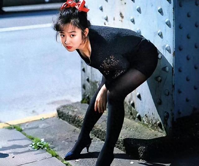 她是八十年代最红日本昭和女星，清纯玉女却丑闻缠身，逆袭美魔女