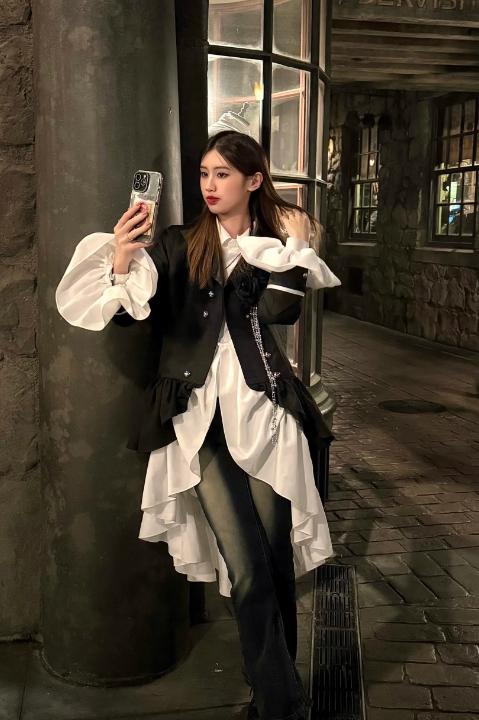 结婚26年，如今被传离婚的徐帆和冯小刚，终究为自己的行为买了单