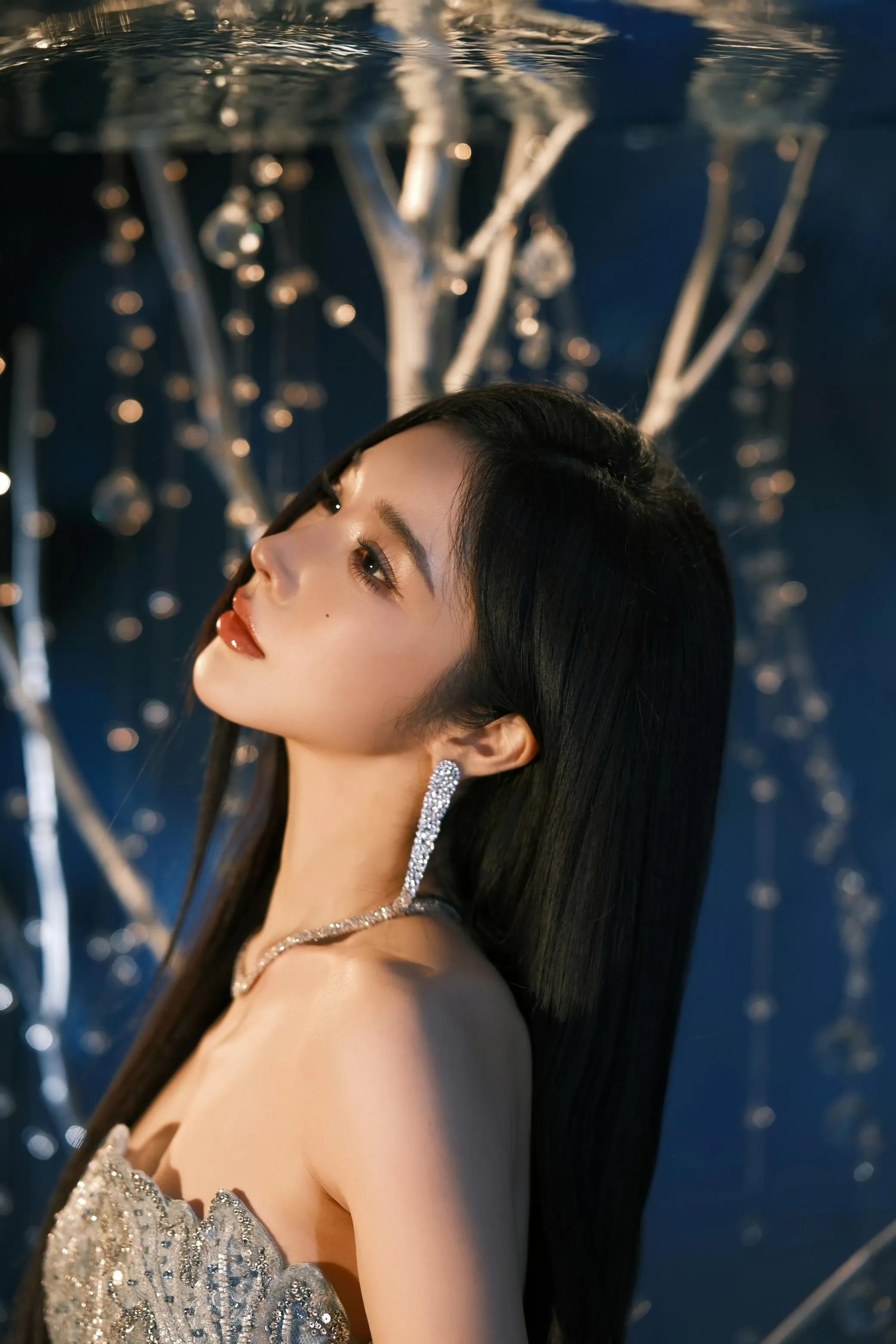 戴燕妮抹胸写真美图