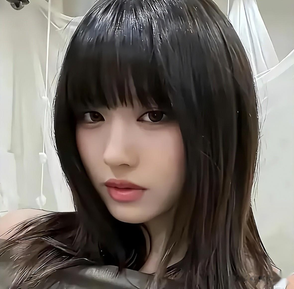 再多钱有何用？汪峰20岁女儿小苹果，还是走上了母亲葛荟婕的老路