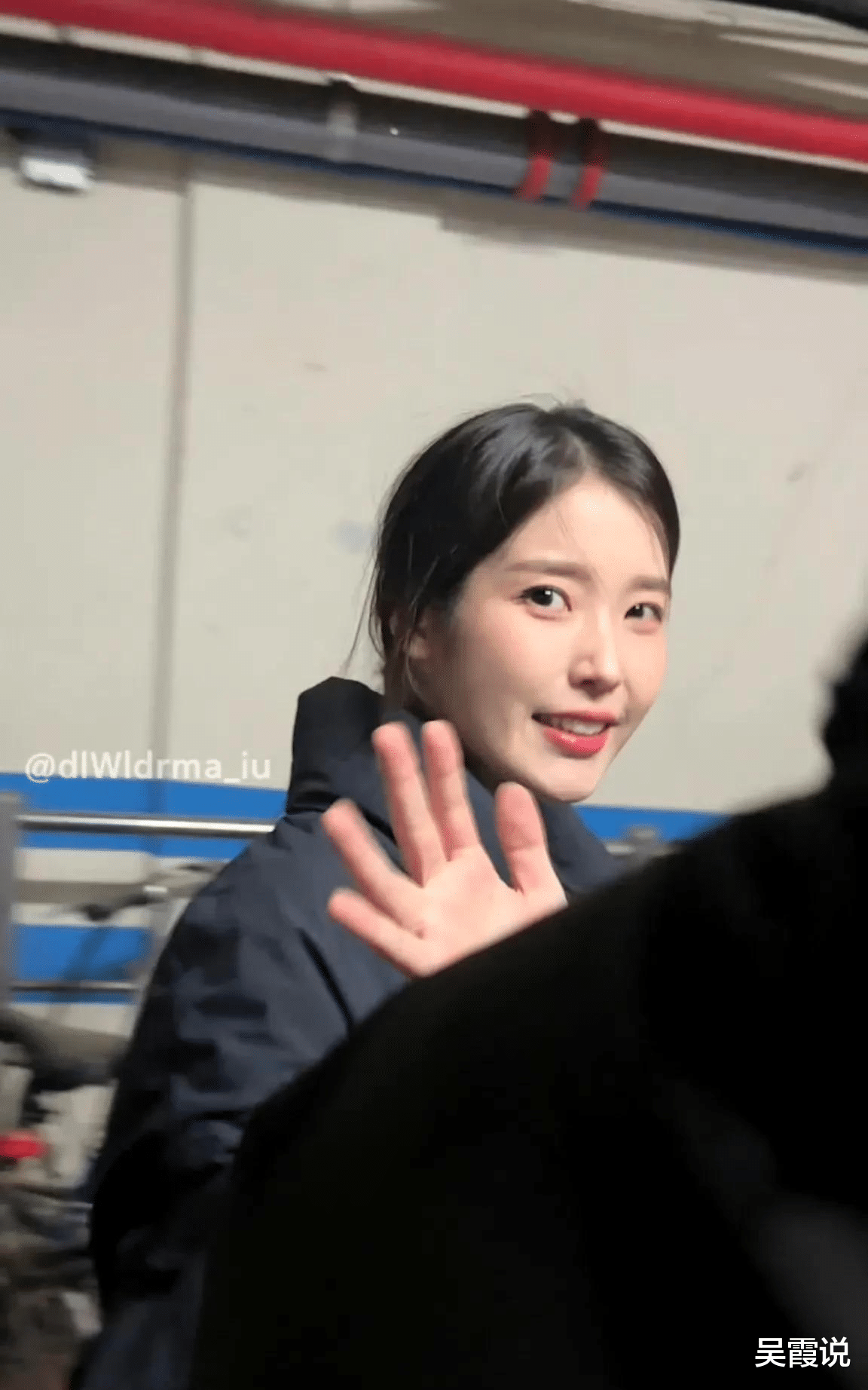 ?当镜头外的IU遇见真实:一场关于偶像本质的探索之旅