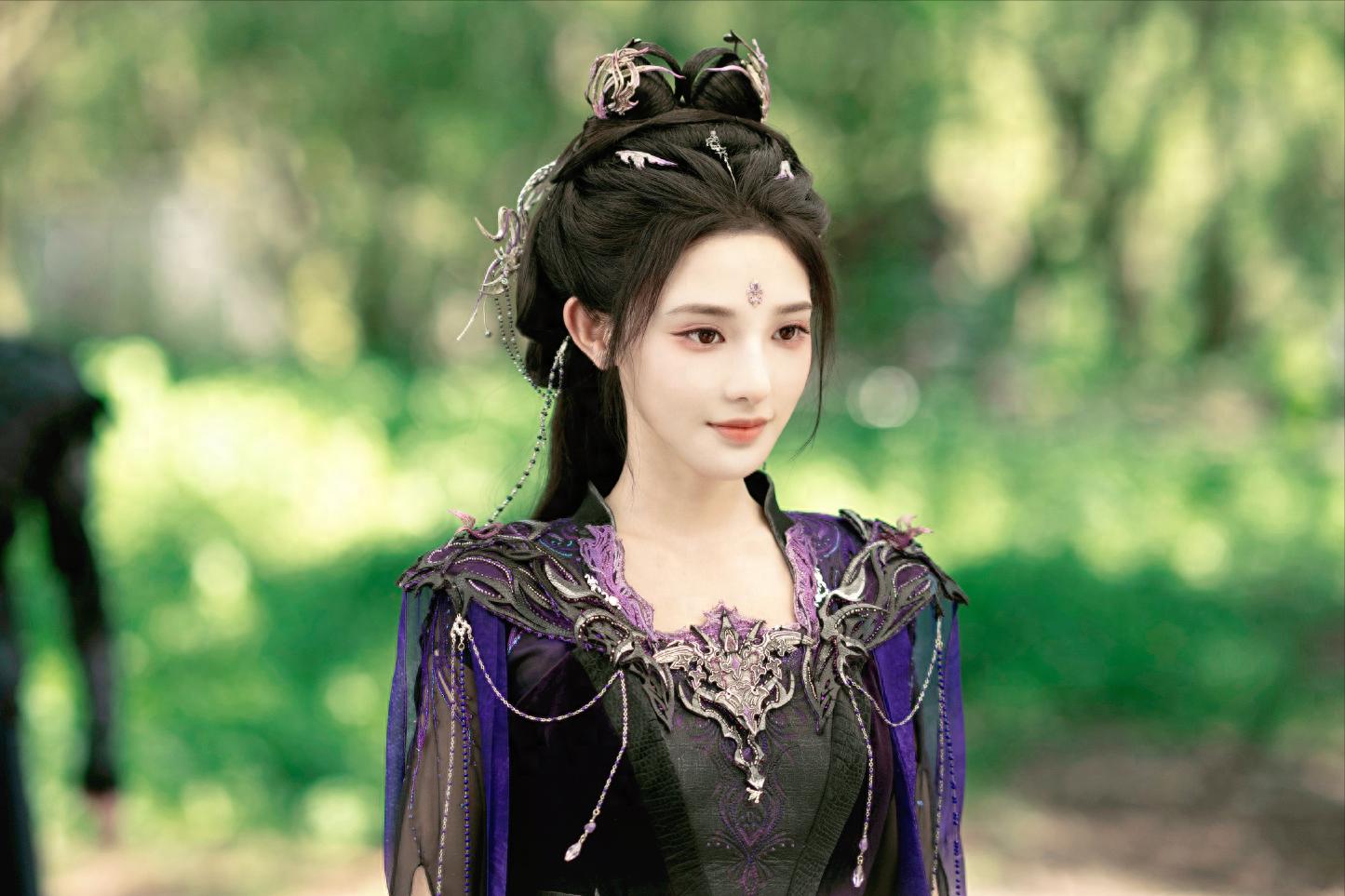 媚骨天成彭小苒：在浪姐被骂惨，如今靠角色翻红，冰冰是一生贵人