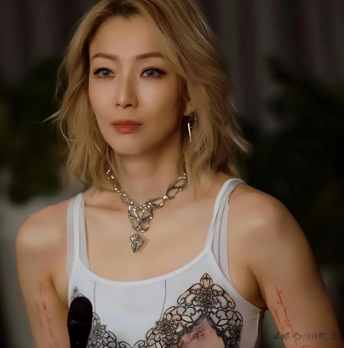 香港天后郑秀文被质疑火灾不捐钱？她发长文回应：已捐100万！