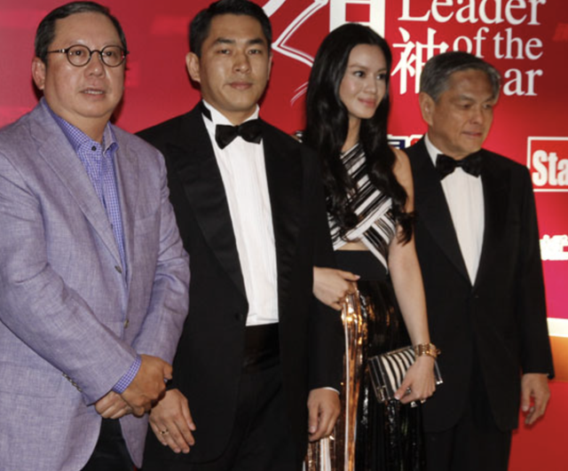 何柱国离世子女发讣文，丧礼从简举办两天，家族低调妻子长居国外